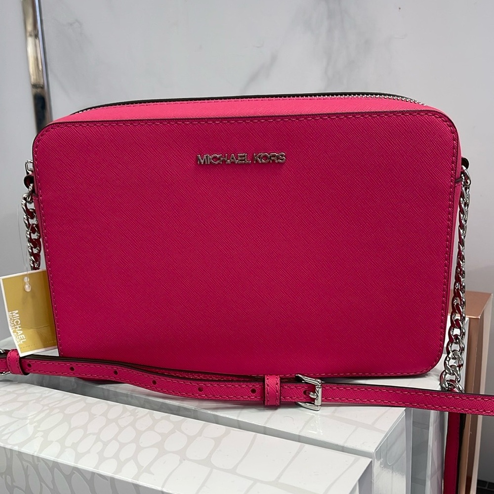 Michael Kors Jet Set Large Saffiano Leather EW Crossbody Bag 
Dragonfruit
NWT